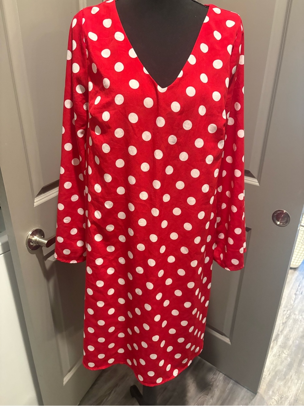 Women’s Red Polka Dot V-Neck Midi Dress